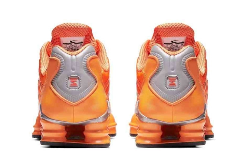 Les baskets Nike Shox TL allient un style avant-gardiste et une innovation technique avancée. Leur design unique et leurs détails sophistiqués.