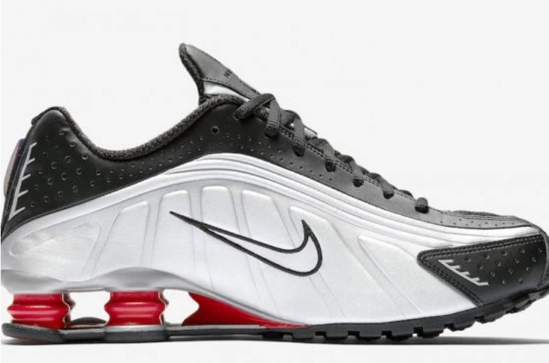 Les baskets Nike Shox R4 combinent style audacieux et innovation technologique exceptionnel et indispensable. Pas Cher. Le moins cher.