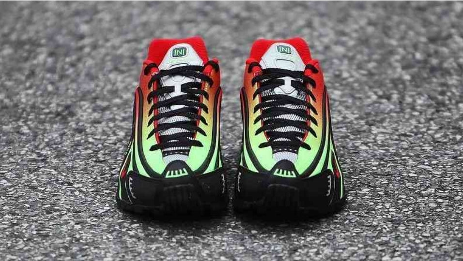 Les baskets Nike Shox R4 combinent style audacieux et innovation technologique exceptionnel et indispensable. Pas Cher. Le moins cher.