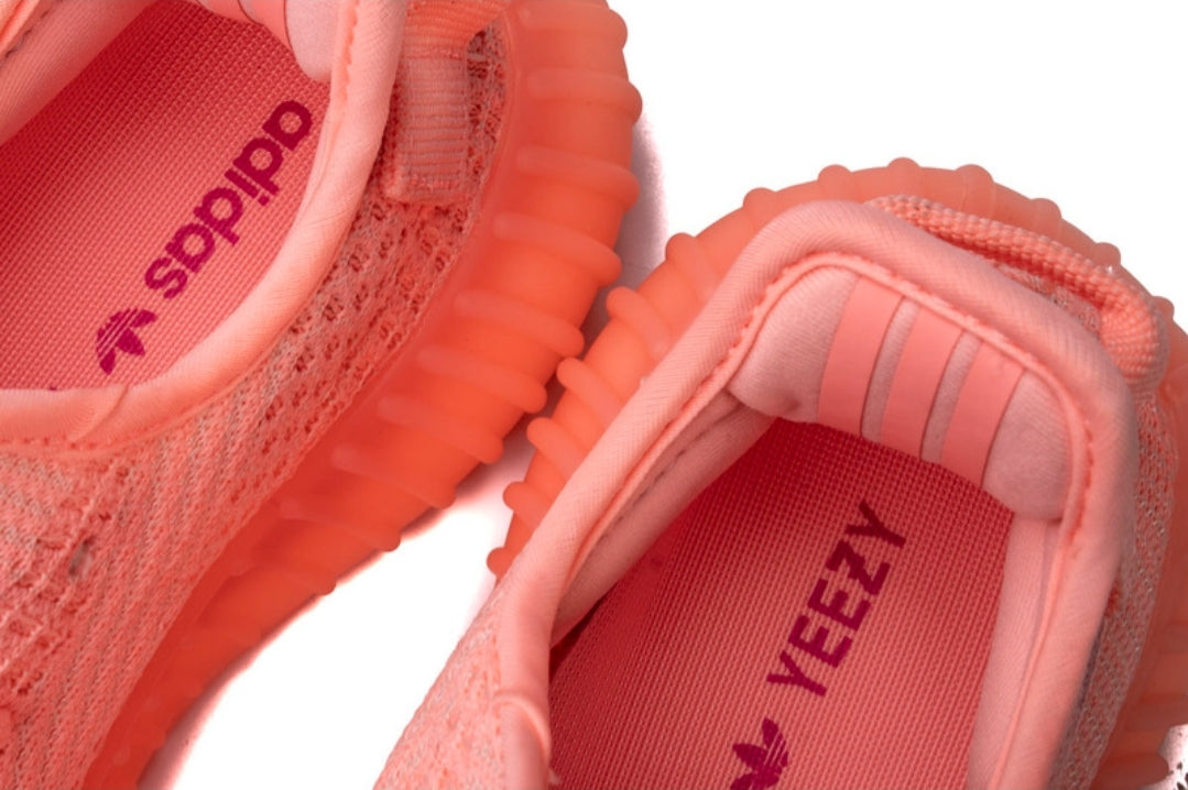 La baskets adidas Yeezy Boost 350 V2 Clay, faisant partie de la collection Region Exclusive, sera exclusivement disponible en Amérique (Nord et Sud).