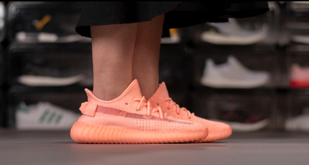 La baskets adidas Yeezy Boost 350 V2 Clay, faisant partie de la collection Region Exclusive, sera exclusivement disponible en Amérique (Nord et Sud).