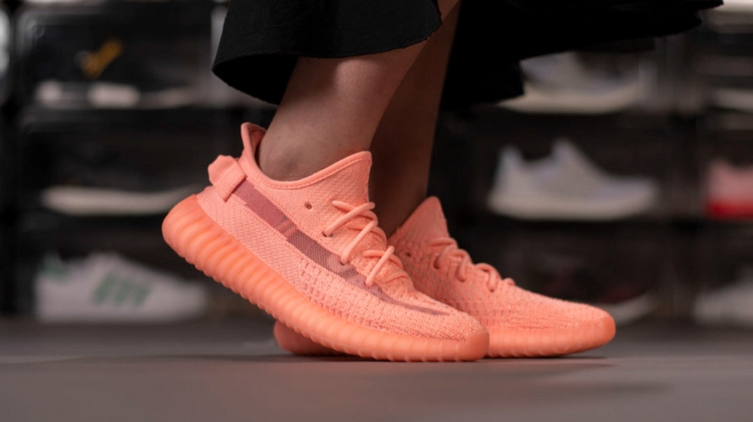 La baskets adidas Yeezy Boost 350 V2 Clay, faisant partie de la collection Region Exclusive, sera exclusivement disponible en Amérique (Nord et Sud).