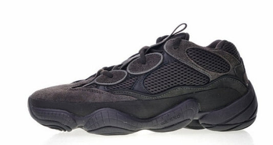 Les baskets Adidas Yeezy 500 allient un style iconique à un confort exceptionnel.
Par ailleurs, leur design distinctif et leur utilisation