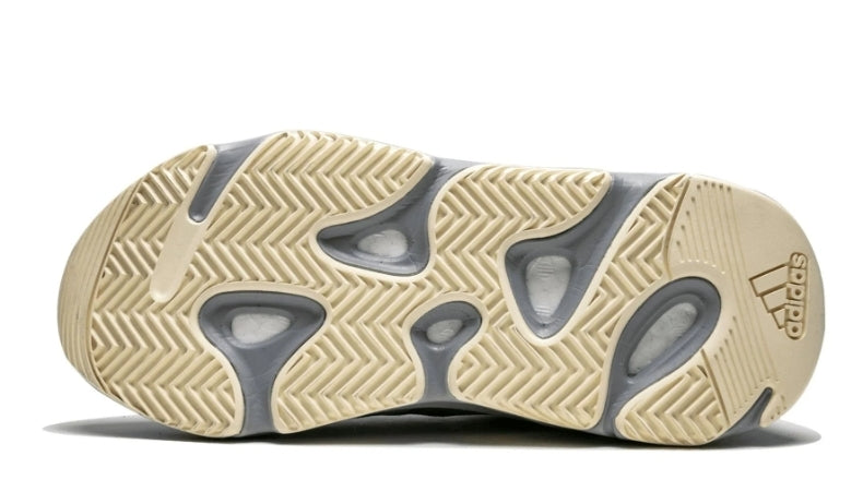 Les baskets Adidas Yeezy 700 V2 incarnent un style emblématique et une performance supérieure.
 design distinctif.pas cher.le moins cher.