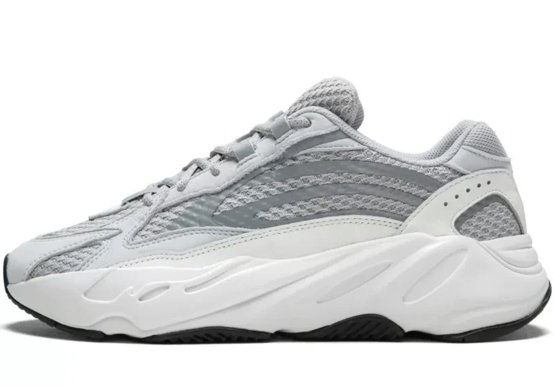 Les baskets Adidas Yeezy 700 V2 incarnent un style emblématique et une performance supérieure.
 design distinctif.pas cher.le moins cher.