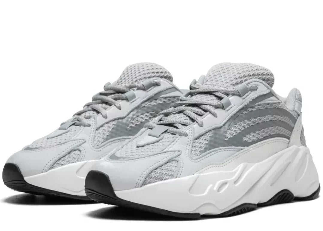 Les baskets Adidas Yeezy 700 V2 incarnent un style emblématique et une performance supérieure.
 design distinctif.pas cher.le moins cher.