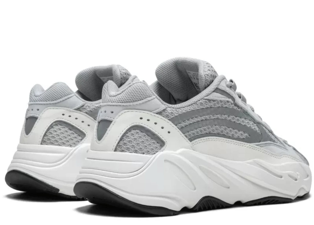 Les baskets Adidas Yeezy 700 V2 incarnent un style emblématique et une performance supérieure.
 design distinctif.pas cher.le moins cher.