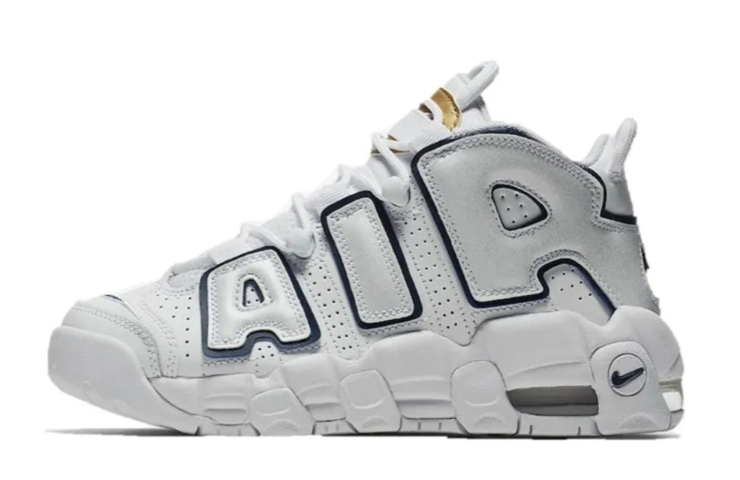 Les baskets Nike Air Uptempo combinent style audacieux et innovation. Leur design emblématique et leurs lettres surdimensionnées . Pas cher. Le moins cher.