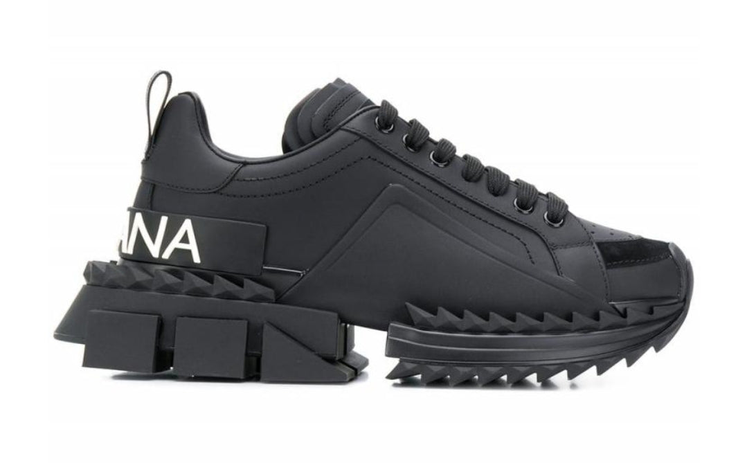 Les baskets sneakers Dolce & Gabbana incarnent un style emblématique et un luxe italien.
 leur design élégant.pas cher . Le moins cher.