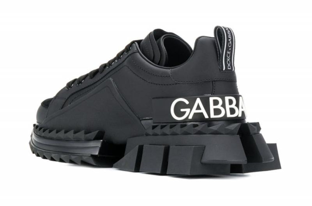 Les baskets sneakers Dolce & Gabbana incarnent un style emblématique et un luxe italien.
 leur design élégant.pas cher . Le moins cher.