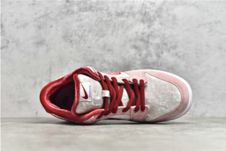 Les baskets Nike SB Dunk allient un style emblématique à un confort supérieur. Leur design légendaire et leurs matériaux de haute qualité. Pas cher.le moins cher .