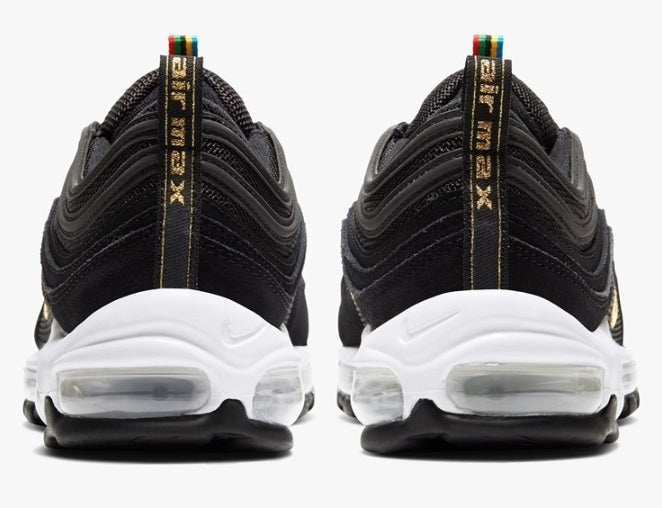 Les baskets Nike Air Max 97 sont synonymes de style emblématique et de confort absolu. Leur design ondulé distinctif.pas cher. Le moins cher.