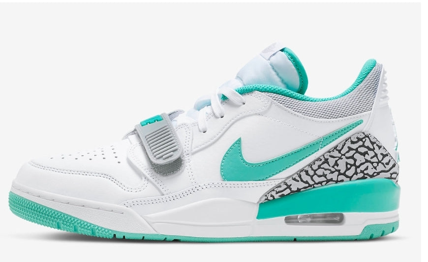 Les baskets Air Jordan Legacy offrent un style emblématique et une performance exceptionnelle.
design distinctif.pas Cher. Le moins cher.