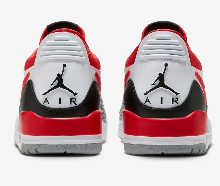 Les baskets Air Jordan Legacy offrent un style emblématique et une performance exceptionnelle.
design distinctif.pas Cher. Le moins cher.