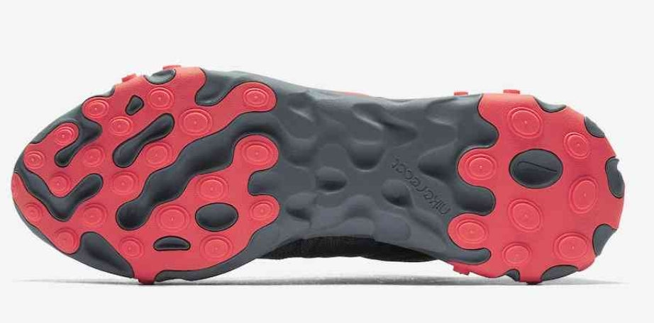 Les baskets Nike React offrent une combinaison exceptionnelle de style moderne et d'innovation technologique. Leur design élégant et les lignes épurées en font un choix incontournable.pas cher.le moins cher.