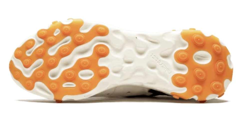 Les baskets Nike React offrent une combinaison exceptionnelle de style moderne et d'innovation technologique. Leur design élégant et les lignes épurées en font un choix incontournable.pas cher.le moins cher.