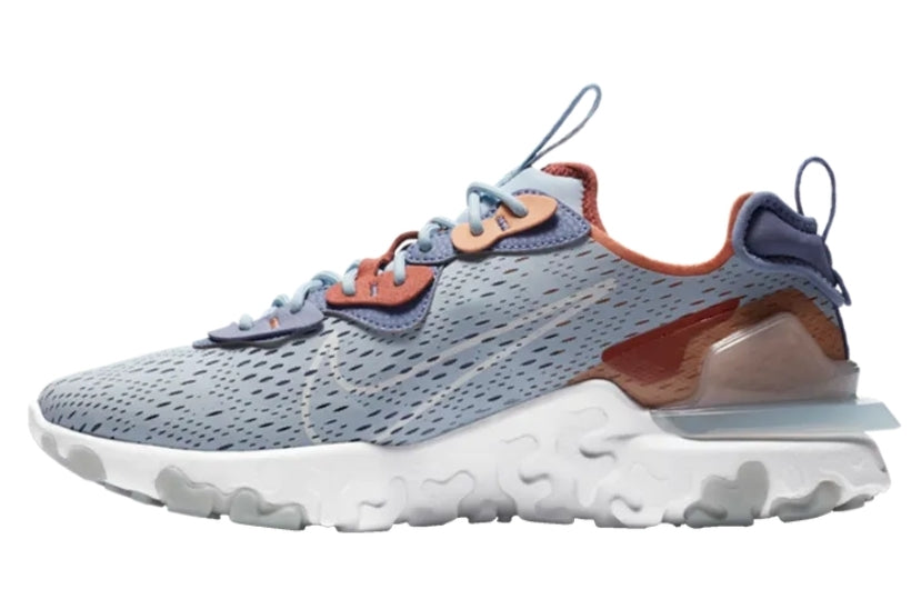 Les baskets Nike React offrent une combinaison exceptionnelle de style moderne et d'innovation technologique. Leur design élégant et les lignes épurées en font un choix incontournable.pas cher.le moins cher.