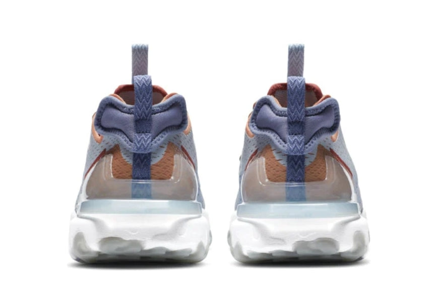 Les baskets Nike React offrent une combinaison exceptionnelle de style moderne et d'innovation technologique. Leur design élégant et les lignes épurées en font un choix incontournable.pas cher.le moins cher.