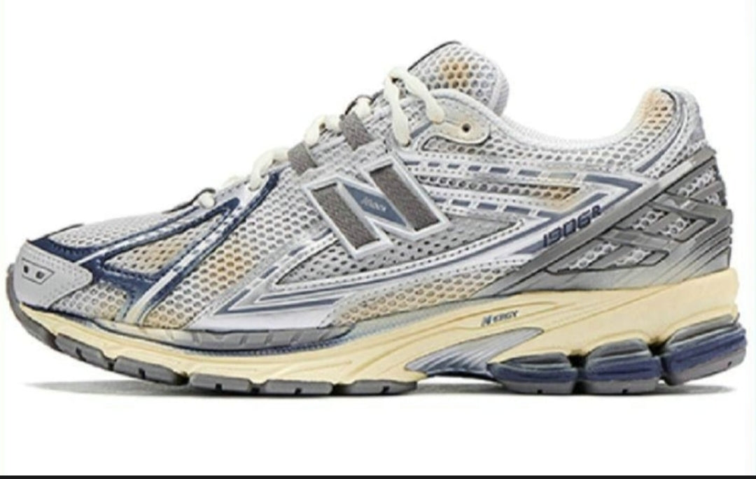 Les baskets New Balance allient style et confort. Leur design classique et leurs matériaux de haute qualité en font un choix idéal pour les amateurs de sneakers.pas cher. Le moins cher.