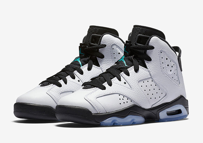 Les baskets Air Jordan 6 Retro "Pantone" Femme permettent de personnaliser votre style tout en bénéficiant d’un confort supérieur.