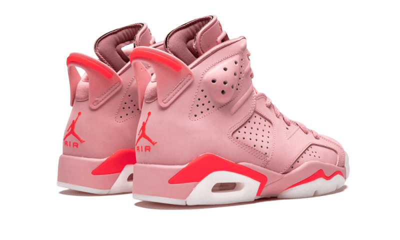 Les baskets Air Jordan 6 Retro "Pantone" Femme permettent de personnaliser votre style tout en bénéficiant d’un confort supérieur.