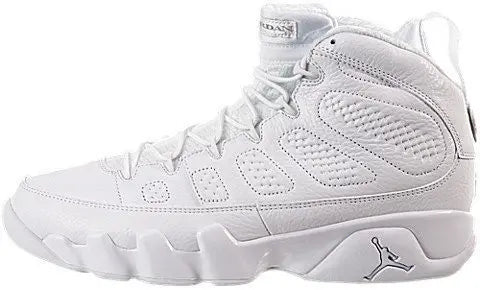 Les  baskets Air Jordan 9 Retro "Pantone" Femme permettent de personnaliser votre style tout en bénéficiant d’un confort supérieur.