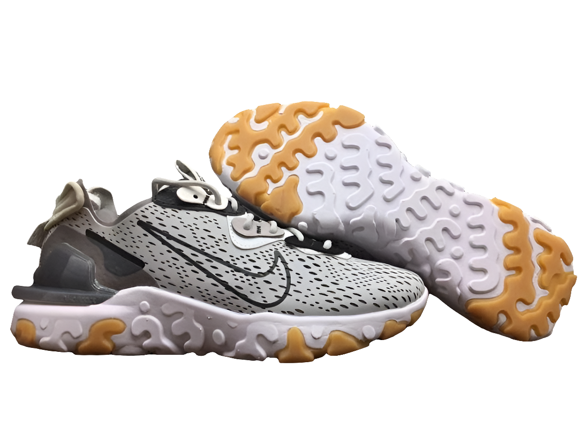 Les baskets Nike React offrent une combinaison exceptionnelle de style moderne et d'innovation technologique. Leur design élégant et les lignes épurées en font un choix incontournable.pas cher.le moins cher.