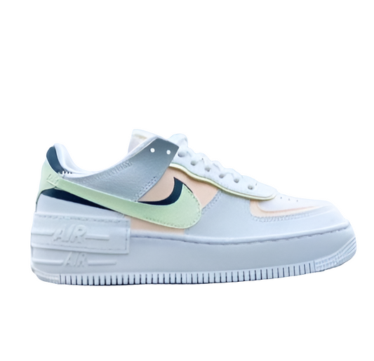 Les Nike Air Force 1 Shadow Femme sont disponibles dans une gamme de coloris variés pour s'adapter à tous les styles.