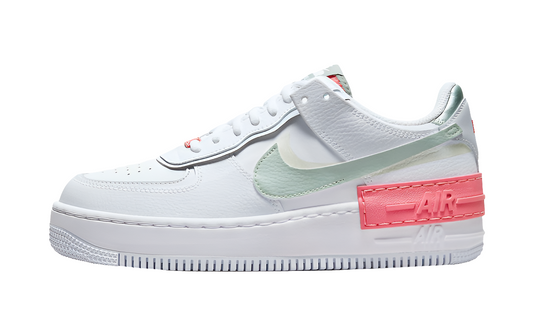 Les Nike Air Force 1 Shadow Femme sont disponibles dans une gamme de coloris variés pour s'adapter à tous les styles.