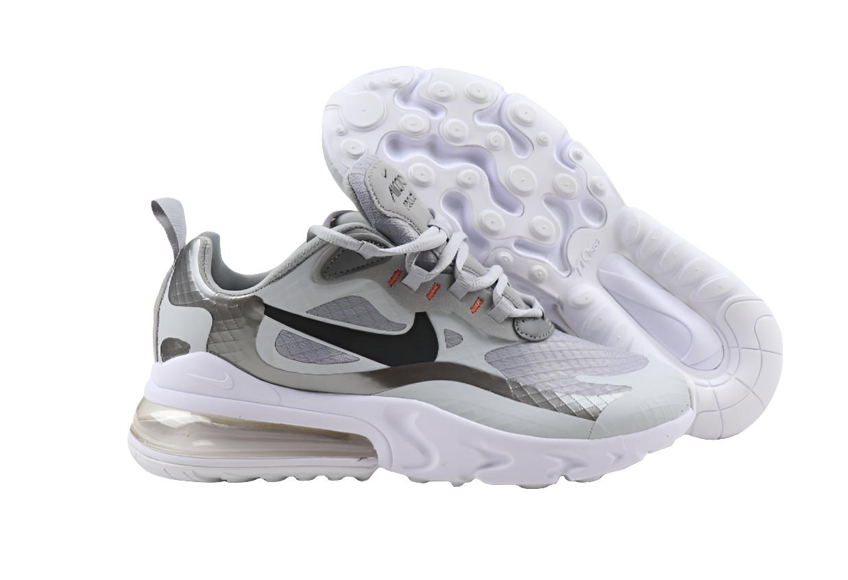 Les baskets Nike React offrent une combinaison exceptionnelle de style moderne et d'innovation technologique. Leur design élégant et les lignes épurées en font un choix incontournable.pas cher.le moins cher.