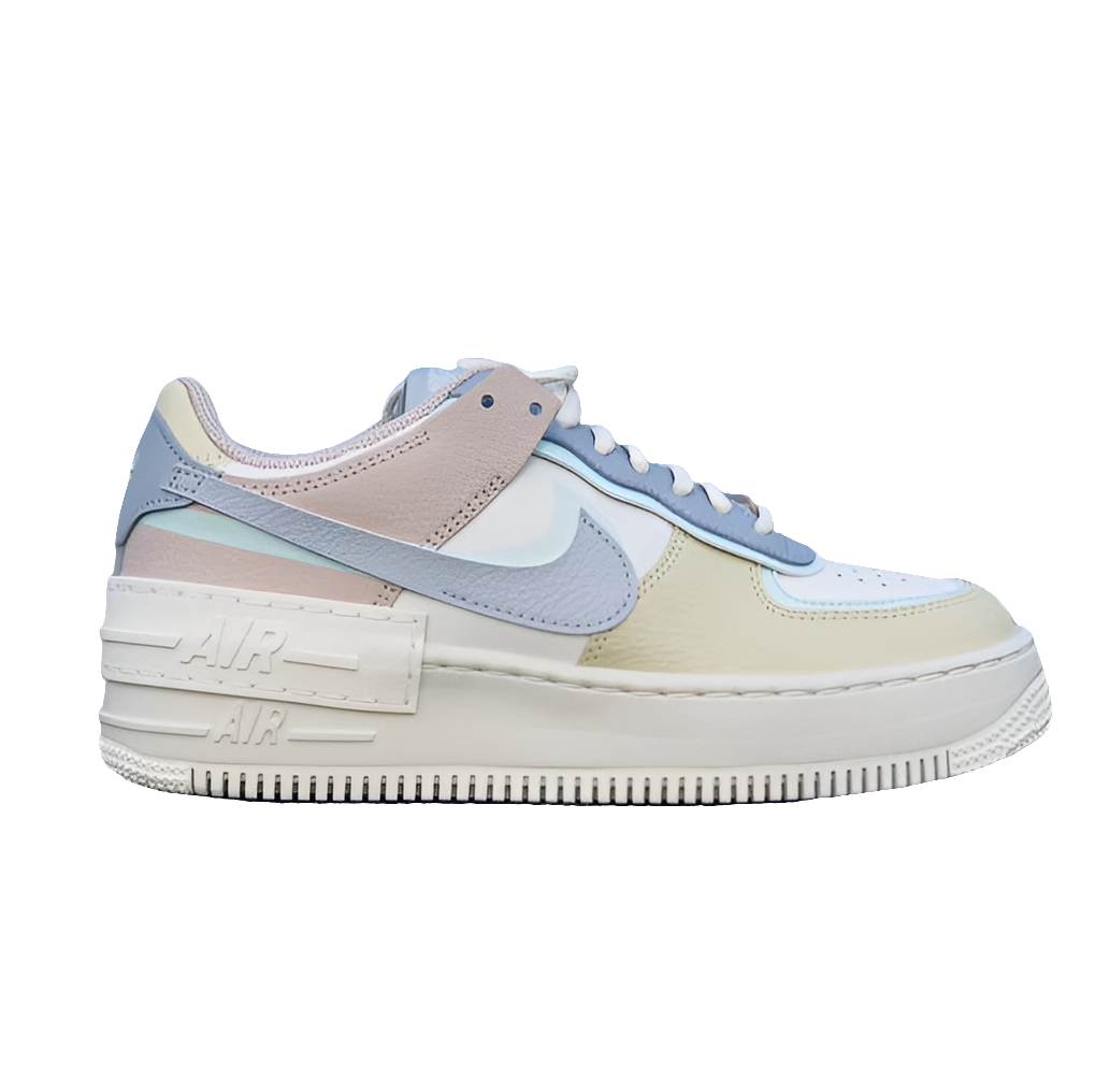 Les Nike Air Force 1 Shadow Femme sont disponibles dans une gamme de coloris variés pour s'adapter à tous les styles.