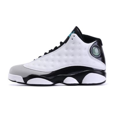 Les  baskets  Air Jordan 13 "Love & Respect" (Black and White) Femme permettent de personnaliser votre style tout en bénéficiant d’un confort supérieur.