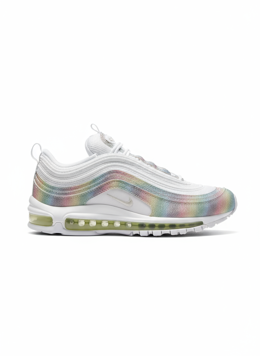 Premièrement, les baskets Nike Air Max 97 Femme incarnent un design emblématique et audacieux.
Inspirées des lignes fluides des trains à grande vitesse japonais.