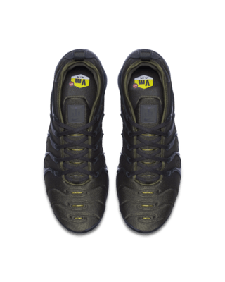 Les Nike Air Vapormax Plus TN Femme incarnent une fusion audacieuse entre l’héritage des baskets TN des années 90 et l’innovation moderne de la technologie Vapormax.