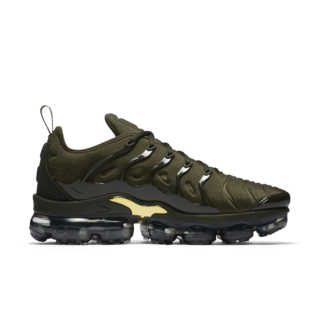 Les Nike Air Vapormax Plus TN Femme incarnent une fusion audacieuse entre l’héritage des baskets TN des années 90 et l’innovation moderne de la technologie Vapormax.