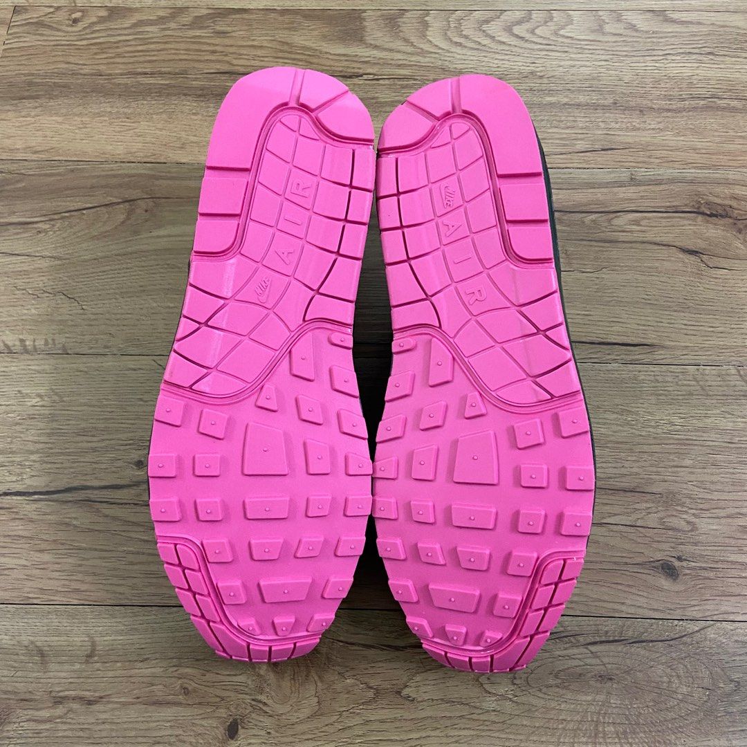 Les baskets Nike Air Max 1 Femme incarnent l’héritage emblématique de la marque Nike, combinant un design intemporel avec des touches modernes.