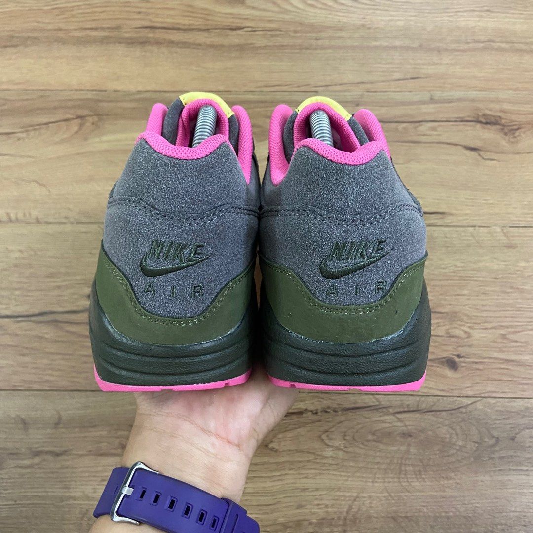 Les baskets Nike Air Max 1 Femme incarnent l’héritage emblématique de la marque Nike, combinant un design intemporel avec des touches modernes.