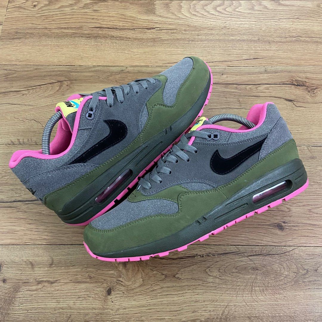 Les baskets Nike Air Max 1 Femme incarnent l’héritage emblématique de la marque Nike, combinant un design intemporel avec des touches modernes.