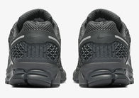 Les baskets Nike Zoom Vomero 5 SP Anthracite Femme sont une fusion parfaite de performance avancée et de design élégant.