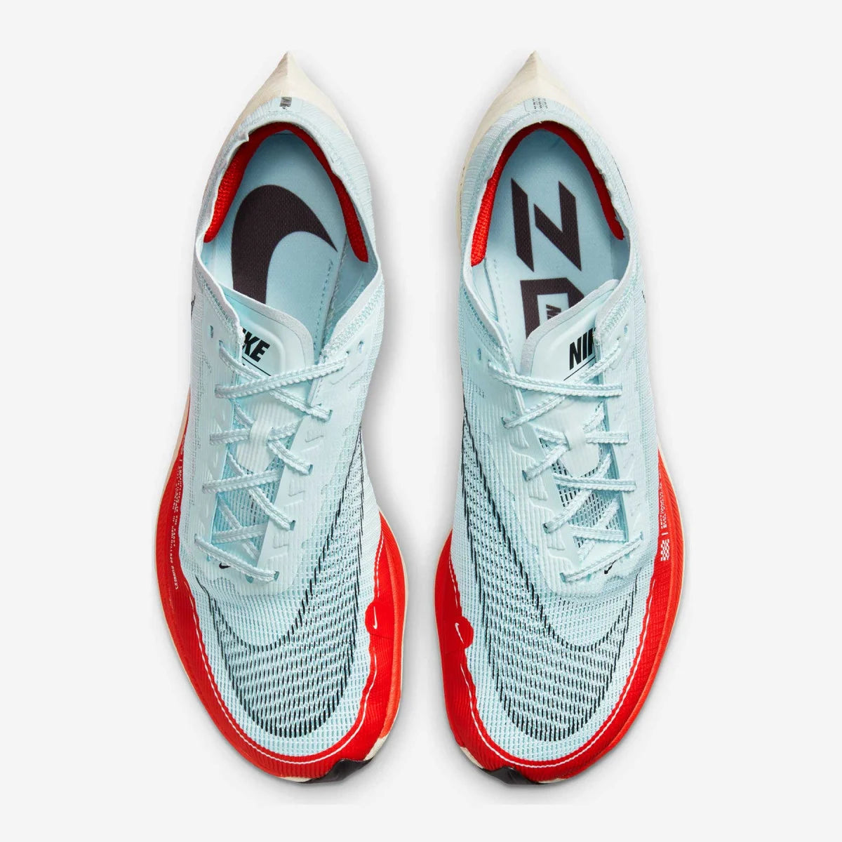 Les baskets Nike Air Zoom Femme se démarquent par leur design sportif et moderne, conçu pour maximiser les performances exceptionnelles