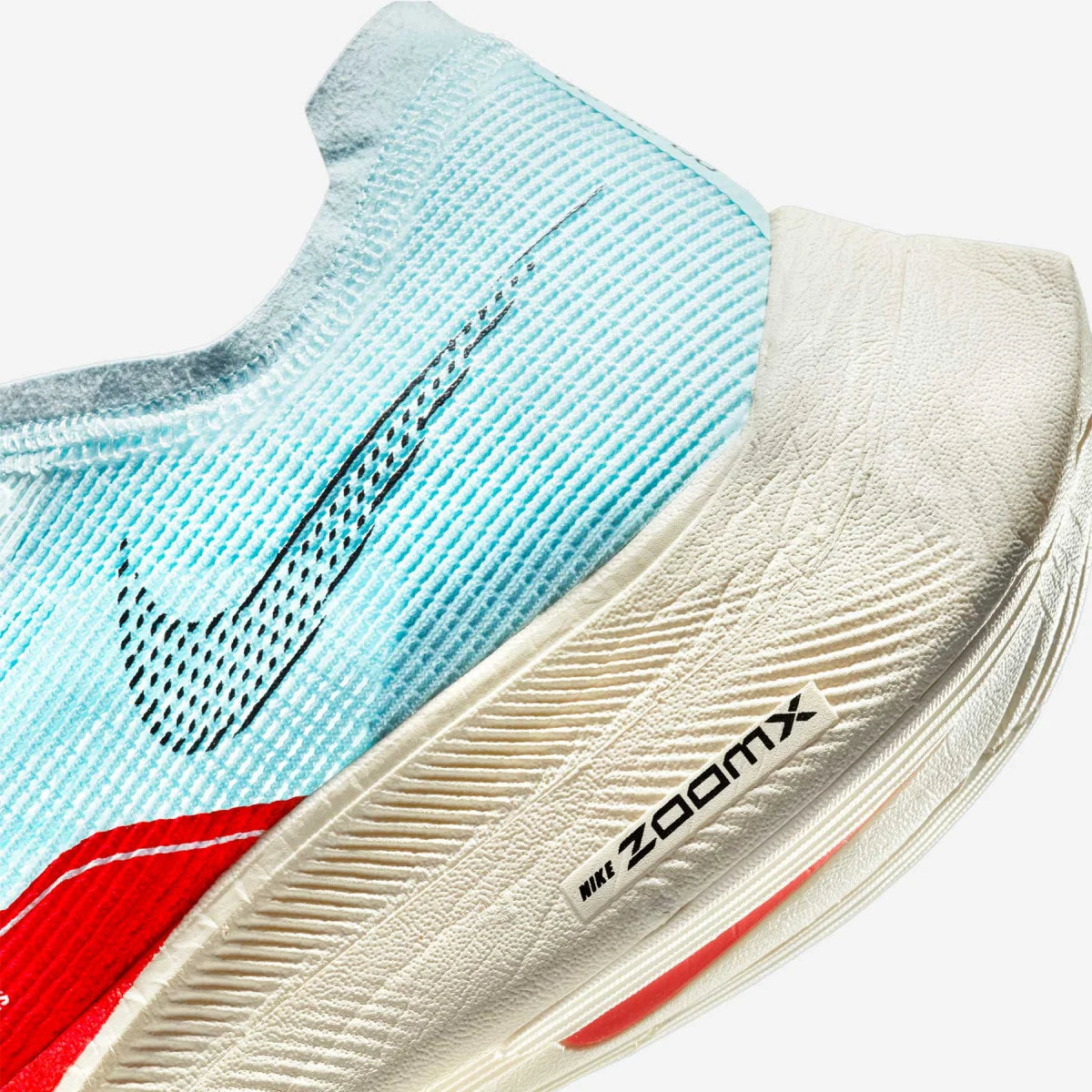 Les baskets Nike Air Zoom Femme se démarquent par leur design sportif et moderne, conçu pour maximiser les performances exceptionnelles