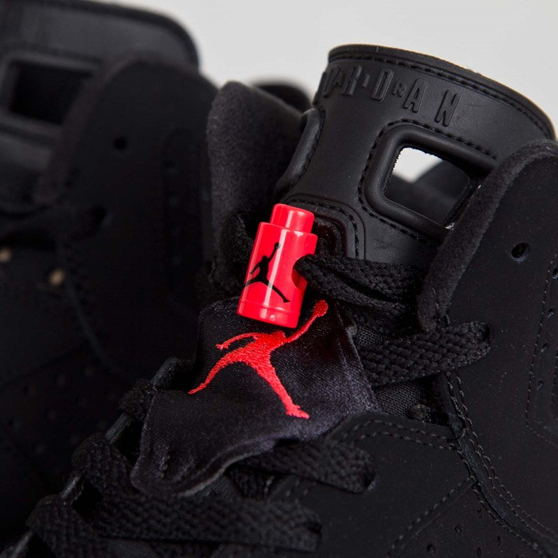 Les baskets Air Jordan 6 Retro "Pantone" Femme permettent de personnaliser votre style tout en bénéficiant d’un confort supérieur.