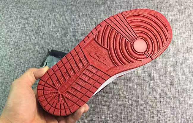 Les baskets Air Jordan 1 "Air Chicago" Femme  allient un style emblématique à un confort supérieur.