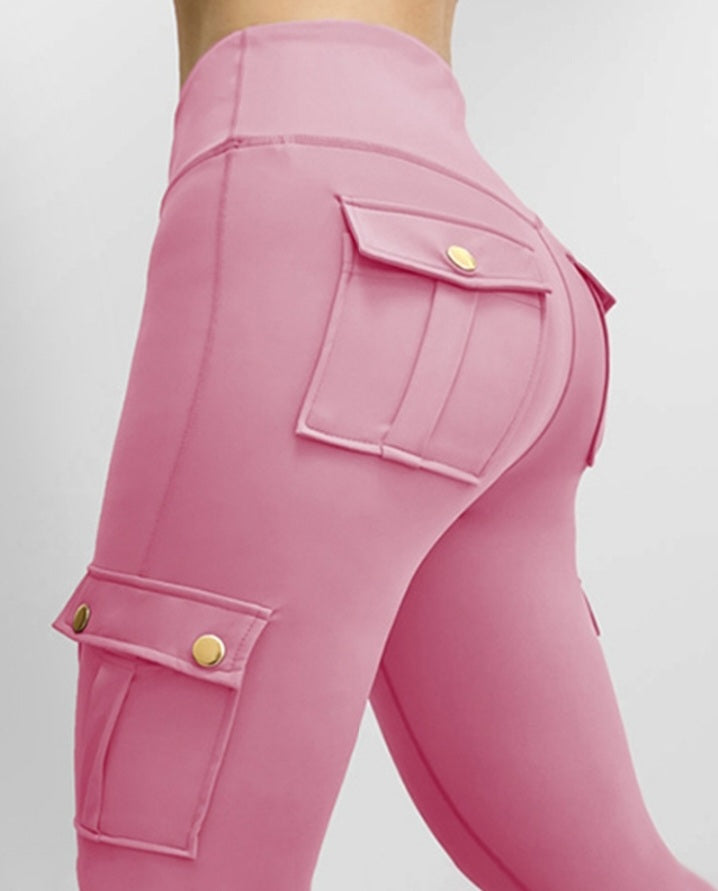 Premièrement : Ce Legging de motard taille haute avec poches à rabat pour soulever les fesses.