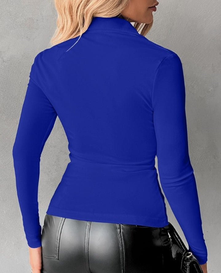 Premièrement : Cette Chemise boutonnée à manches longues et col froncé femme.