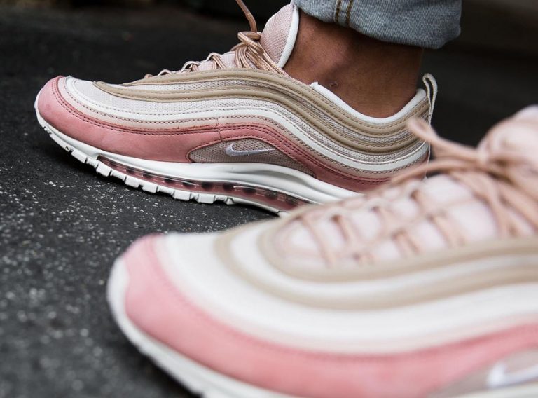 Les baskets Nike Air Max 97 Femme sont des pièces maîtresses de la mode. Avec un look décontractée style iconique tendance olution emblématique de la ligne Nike, les Nike Air Max 97 sont un témoignage de l'engagement de Nike à combiner style et innovation.