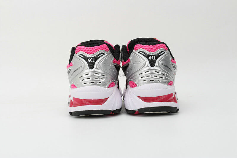 Résultats de l'engagement emblématique de la marque Asics à combiner style et innovation, les sneakers Asics Femme sont des pièces maîtresses de la mode sportive.
