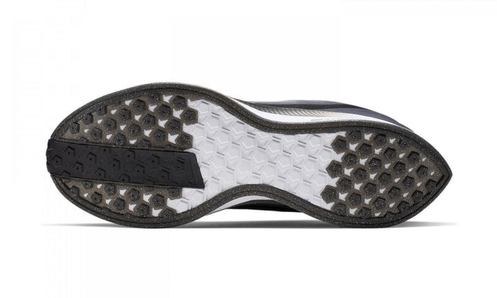 Les baskets Nike Air Zoom Femme se démarquent par leur design sportif et moderne, conçu pour maximiser les performances exceptionnelles