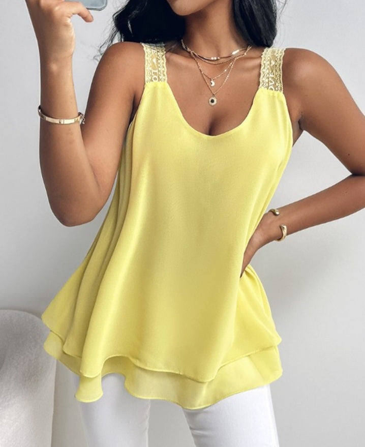 Premièrement : Ce Débardeur à col en U et bretelles épaisses avec détails en dentelle contrastée femme.