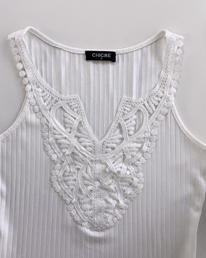 Premièrement : Ce Haut en tricot sans manches à col en V et dentelle contrastante Femme.
